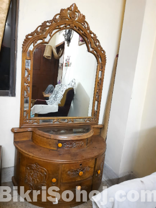 Dressing table